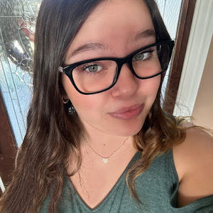 Meet your Posher, Chloe